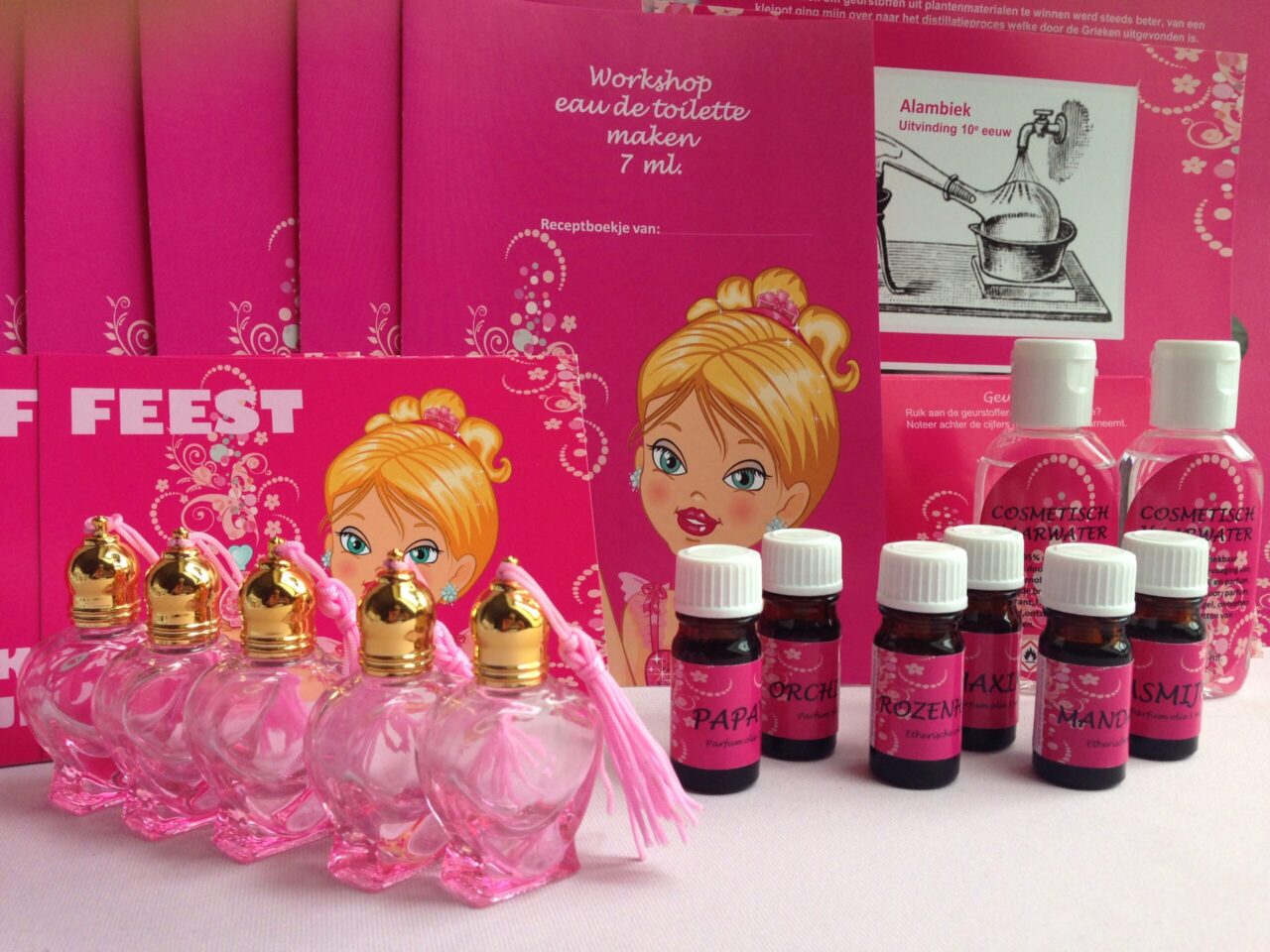 Fantastisch compleet thuisworkshop pakket parfum maken voor 5 kinderen € 39,95 hartjes thema